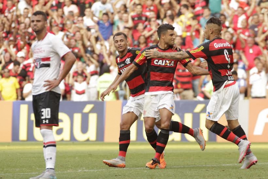 Flamengo 2 x 1 São Paulo - Guerrero marca e Oswaldo estreia com pé direito... 2 0002050107804 img