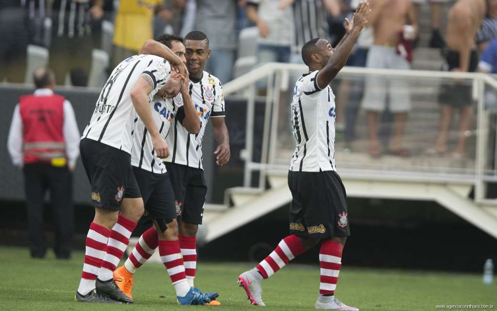 Vágner Love, enfim, desencantou e marcou dois na vitória sobre o Corinthians