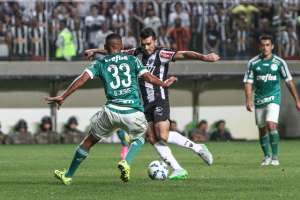 Após nova derrota do Palmeiras, Dudu desanima: 'Precisamos esquecer o título'