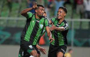 É oficial! Palmeiras contrata Thiago Santos, volante de destaque no América-MG