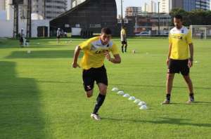 Série B: Sem coletivo, Hélio dos Anjos traça ABC que enfrenta o Criciúma