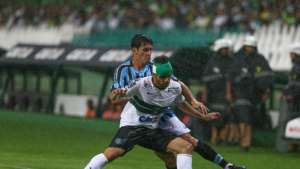 Coritiba libera Norberto e recebe Ednei, ex-Internacional, do Vitória