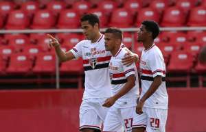 Ameaçado no Instagram, Auro pode trocar São Paulo por Estoril Praia-POR