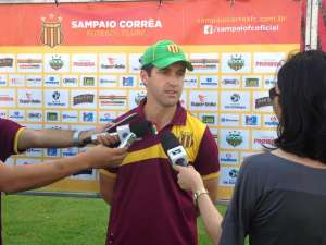 Léo Condé comemora primeiro objetivo conquistado na Série B