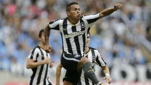 Série B: Thiago Carleto reclama de críticas da imprensa: 'Grupo do Botafogo está fechado'