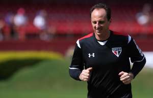 Rogério Ceni defende a permanência do técnico Juan Carlos Osorio no São Paulo