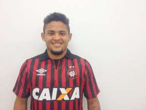 Destaque na Série A2, Roberto ganha chance como titular no Atlético-PR