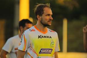 Recuperado de lesão, o volante Michel Schmöller está à disposição no Luverdense