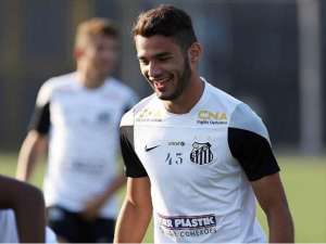 Santos agiliza negociação para renovar contrato de Thiago Maia