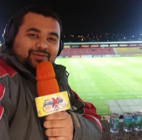 César Tavares comanda a Rádio Conexão FM