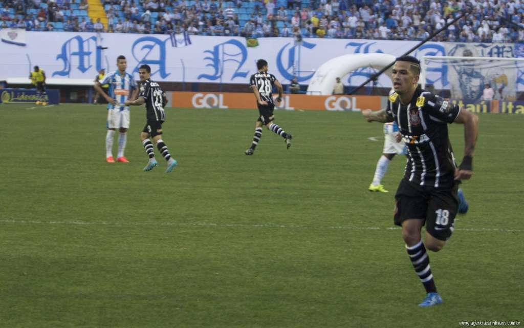 Luciano só volta a jogar pelo Corinthians no ano que vem