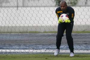 Série B: Jefferson deixa treino com dores no ombro e vira dúvida no Botafogo