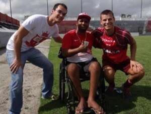 Série B: Jogadores do CRB recebem visita especial durante os treinos