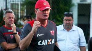 Série B: Mazola Júnior aposta em postura mais defensiva no CRB para partida contra Botafogo