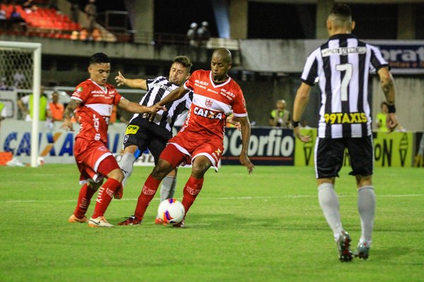 O CRB deu passo importante contra o rebaixamento ao vencer o Botafogo por 2 a 1, no Estádio Rei Pelé, em Maceió-AL. - Foto: Pei Fon/TNH1