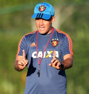 Eduardo Baptista adota mistério na escalação do Sport