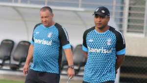 Grêmio x Coritiba - Bom jogo para o Tricolor se aproximar dos líderes