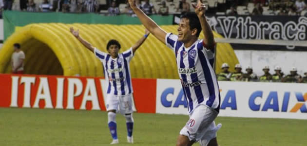 O capitão Fahel marcou os dois gols do Papão