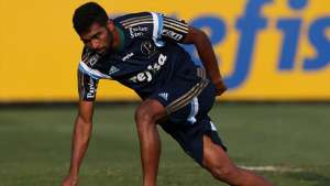 Thiago Santos é relacionado e pode estrear pelo Palmeiras
