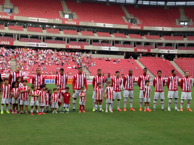 Equipe do Timbu perfilada para o início da partida. - Nautico PE Oficial
