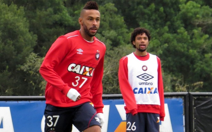 Emprestado pelo Palmeiras, Wellington está confirmado na zaga titular do Furacão