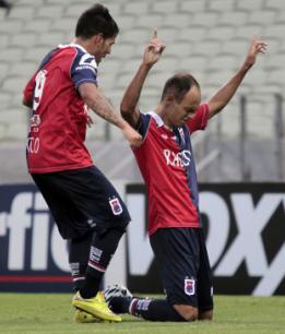 Carlão: guerreiro do Paraná, com dois gols decisivos