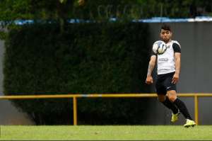 Gabriel admite interesse do Fenerbahçe, mas garante que fica no Santos