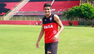 Série B: Zagueiro Ramón renova, mas fica fora de jogo do Vitória