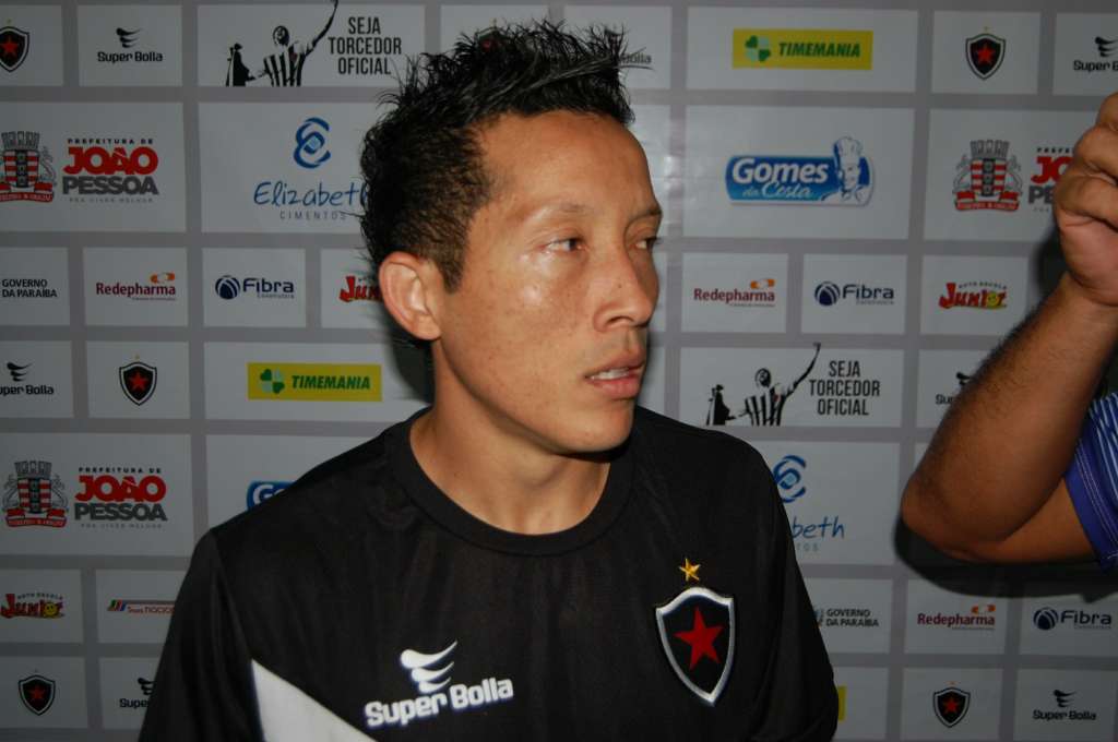 O meia Samuel corre o risco de ficar até um mês afastado dos gramados