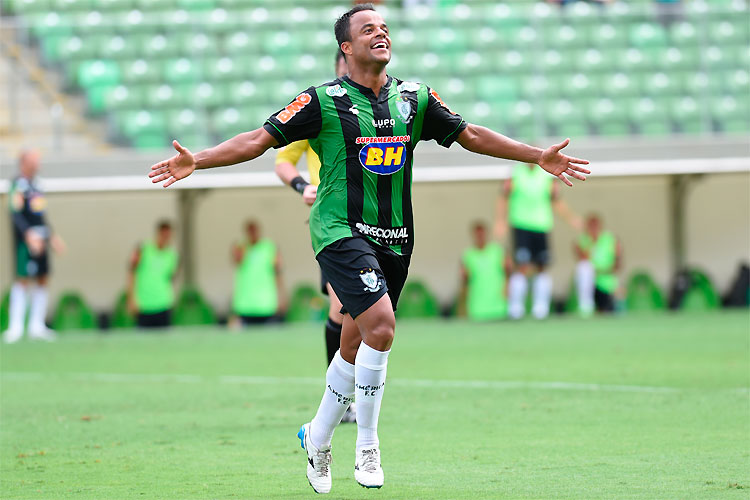 Mancini cumpriu suspensão automática e reforça Coelho diante do Santa Cruz