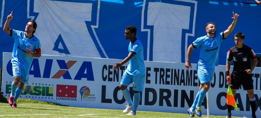 Bruno Batata comemora mais um gol pelo Londrina - Robson Vilela