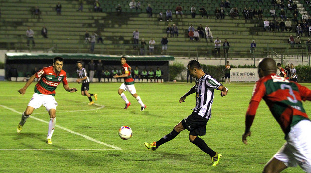 Tupi vence a Portuguesa e vira líder do Grupo B