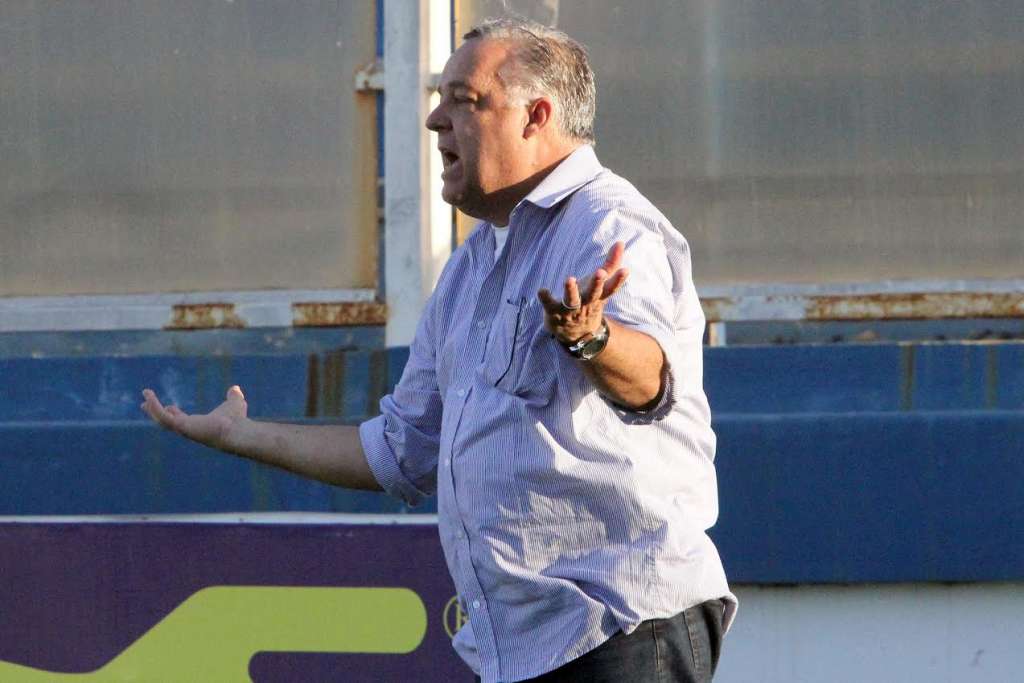 Josué Teixeira sofre pressão no Macaé