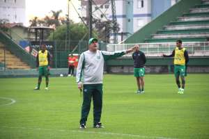 Chapecoense faz rodízio para ter força total contra a Macaca