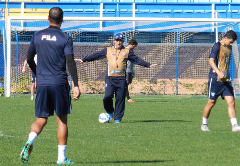 Gilson Kleina muda formação para enfrentar o Flamengo 