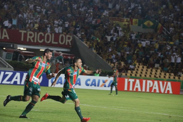 Sampaio vence Mogi Mirim e entra no G4