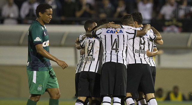 Após bater Chape, Corinthians defende invencibilidade contra Flu