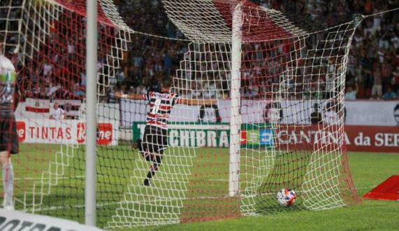 Luisinho foi importante na vitória sobre Santa Cruz sobre o América Mineiro