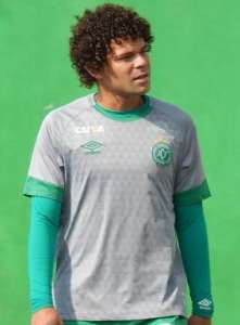 Chapecoense tem time misto contra o Santos