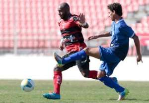 Lateral aprova desempenho da equipe em empate fora de casa