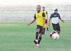 Série C: Zagueiro Wesley exige foco do Botafogo-PB para arrancada final na Série C