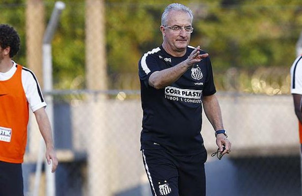 Dorival comanda atividade no Santos e mantém Neto Berola como titular 