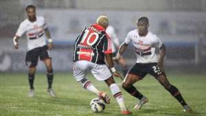 Joinville 0 x 0 São Paulo - Trave e goleiro do Coelho frustram o Tricolor