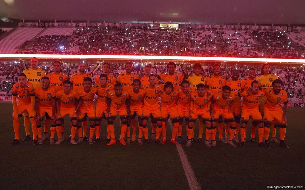 Corinthians em bela festa para apresentação do novo uniforme laranja. - Foto: Agencia Corinthians