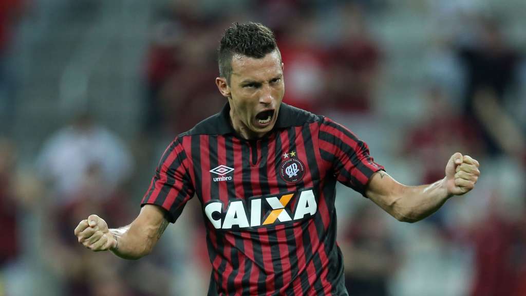 Gustavo interessa ao Bahia