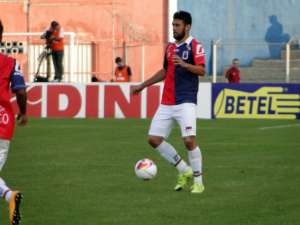 Série B: Castán volta e deve ser a única mudança no time do Paraná diante do Bahia