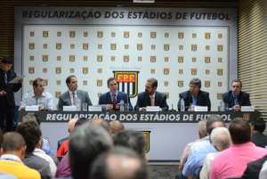 Federação Paulista expõe aos clubes as exigências da lei sobre regularização dos estádios para 2016