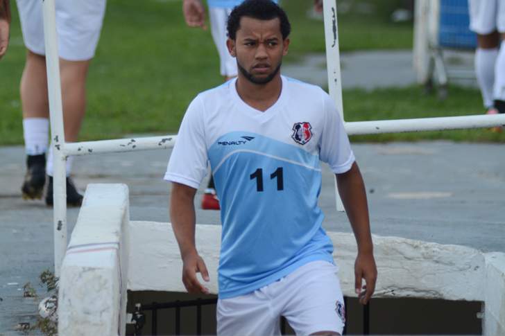 Com lesão na coxa direita, Lelê está fora de combate