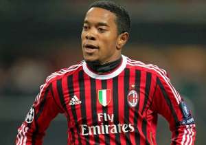 Vasco desiste da contratação de Emanuelson, ex-meia de Milan e Ajax