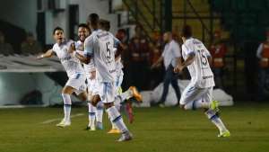 Figueirense 0 x 2 Grêmio - Bobô desencanta, Tricolor volta a vencer fora de casa e cola no Galo